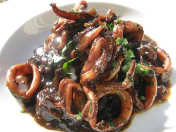 receta Cazuela de calamares al vino tinto